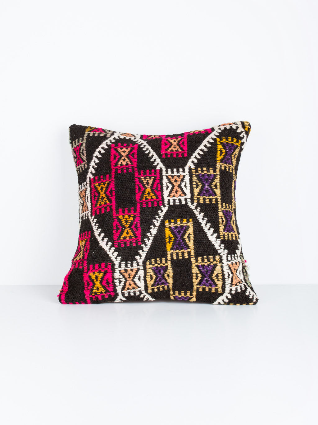 Kelim hotsell ikat cushion