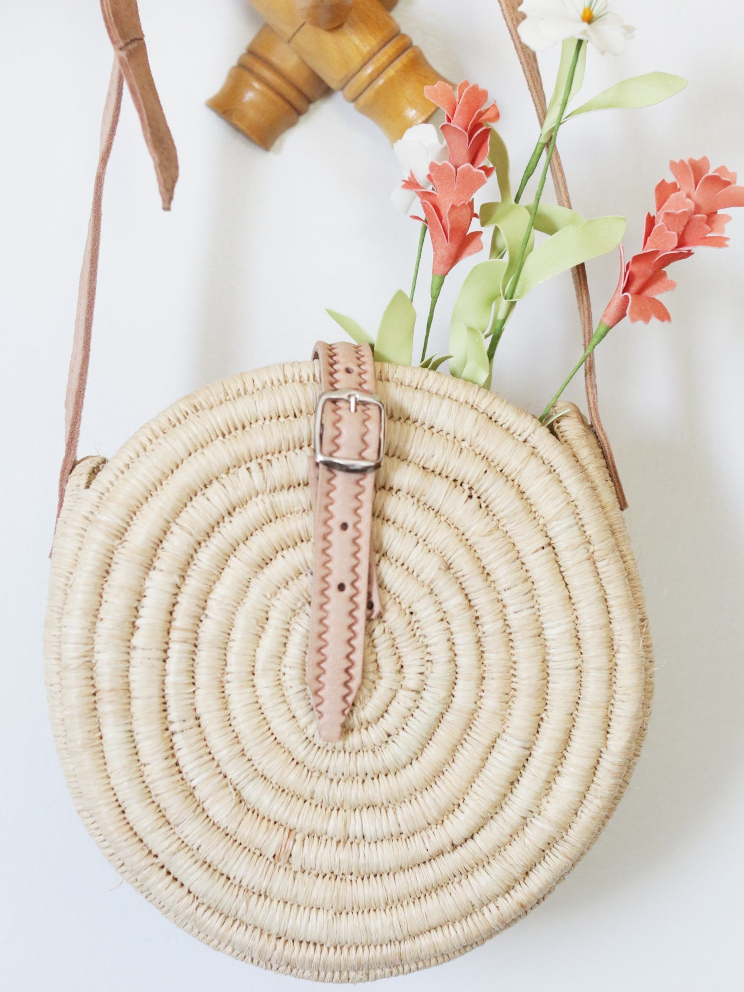 Round discount straw purse