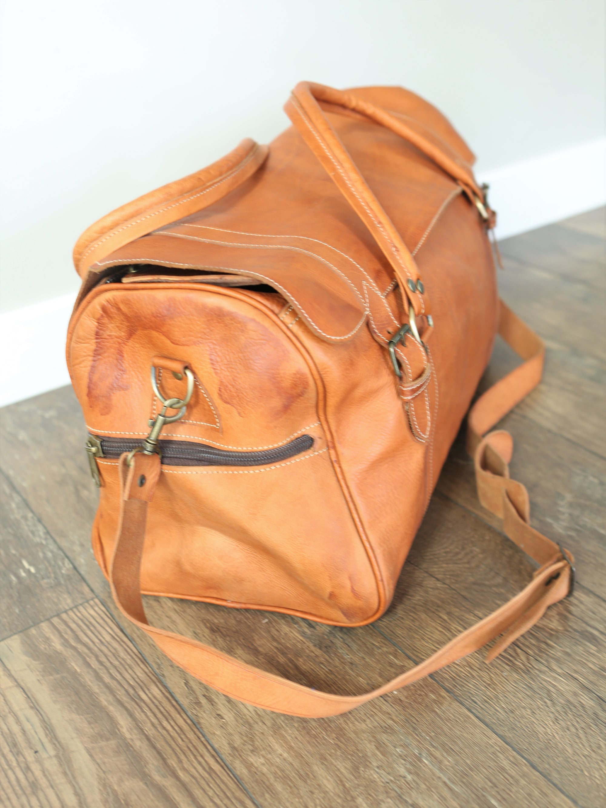 Handy leather duffle bag